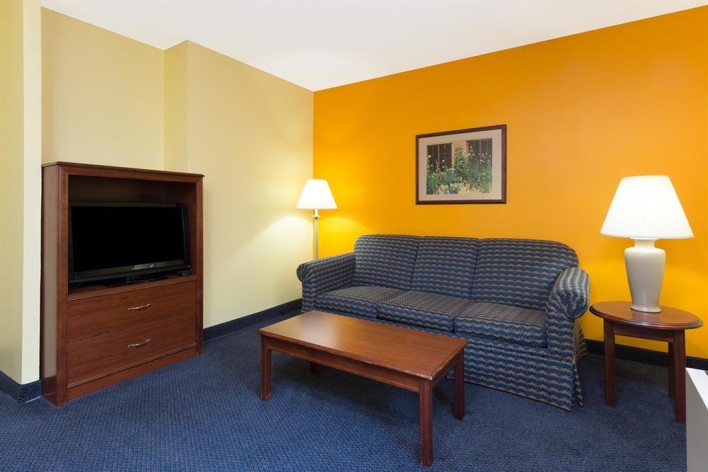Motel 6 Springfield, Il - Airport Bagian luar foto